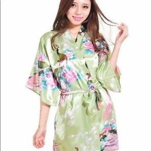 Green kimono robe
